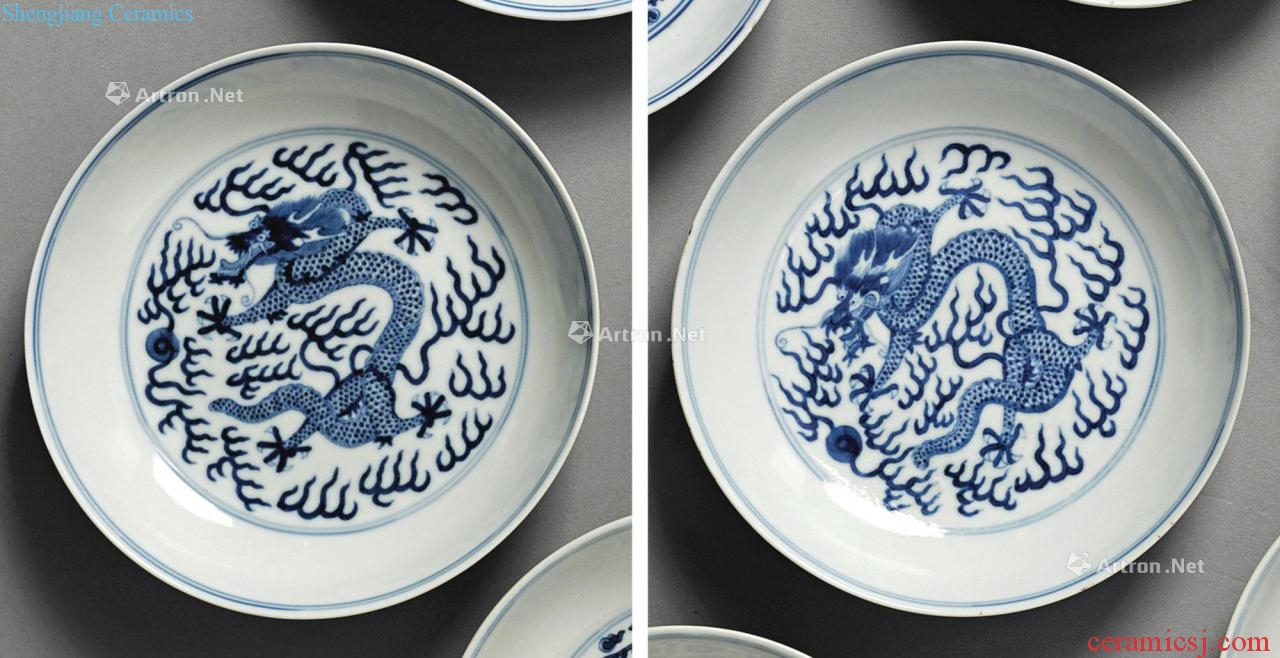 Qing guangxu Blue and white dragon flying show bead plate (a)
