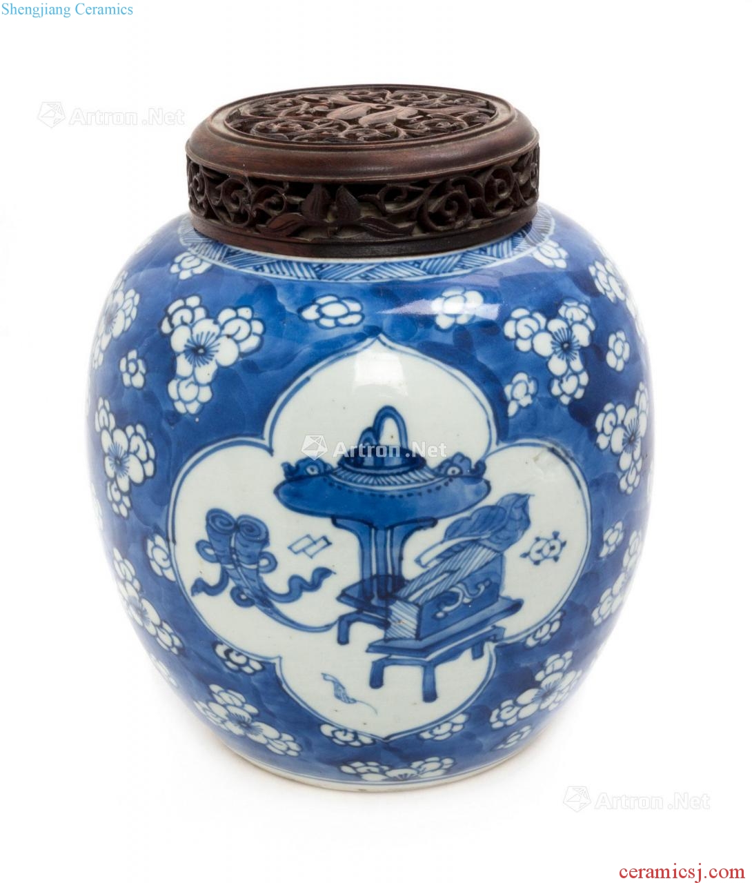 In the 19th century Blue and white antique figure ice MeiWen tank (with wooden cover)