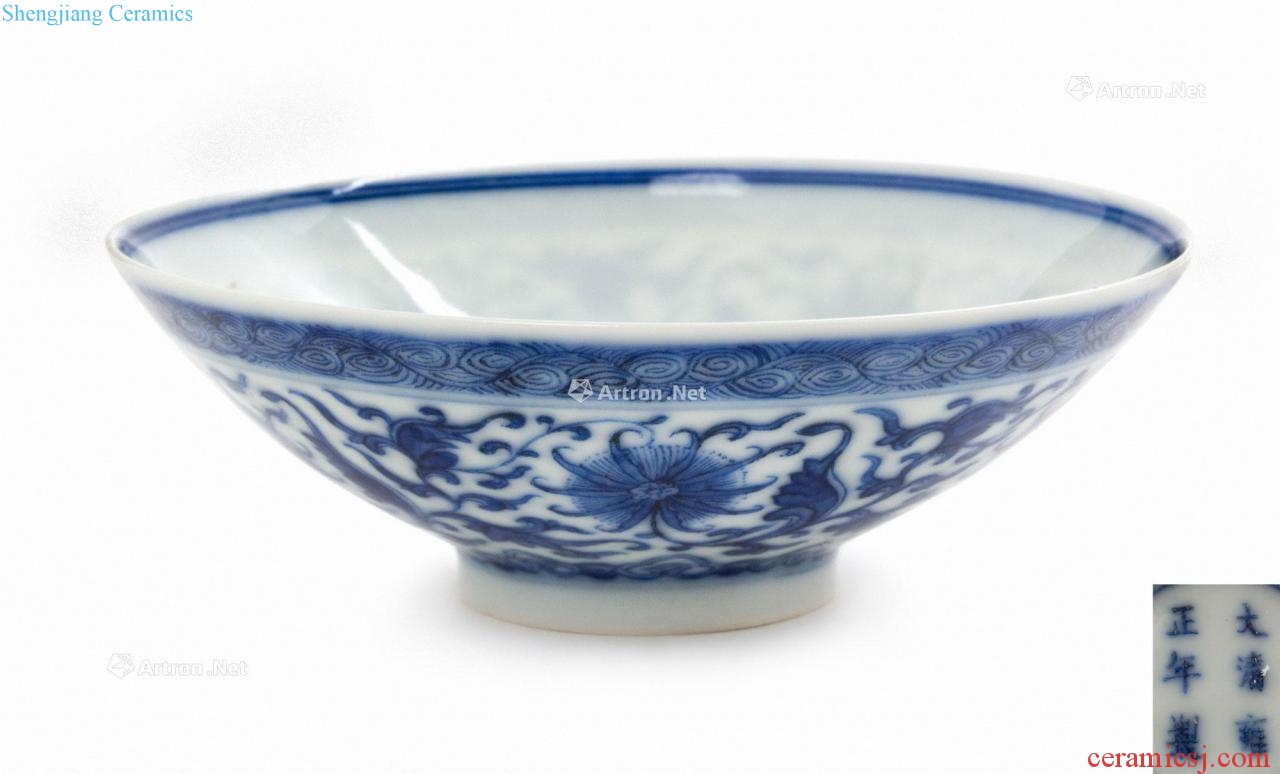 Qing yongzheng Blue and white flower tattoos bowl