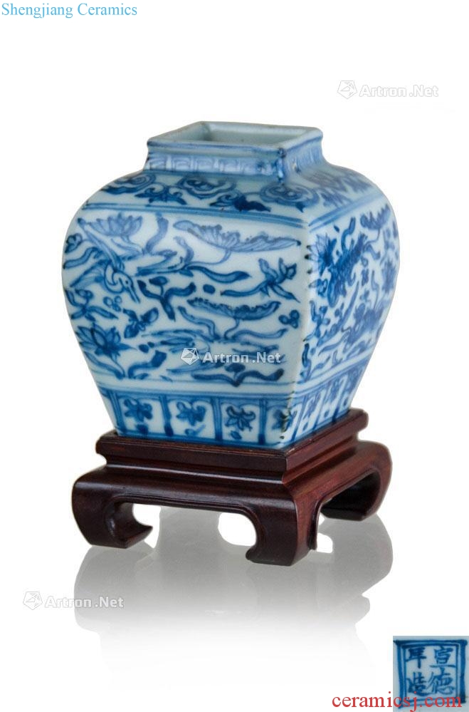 BLUE AND WHITE SQUARE JAR; XUANDE PERIOD