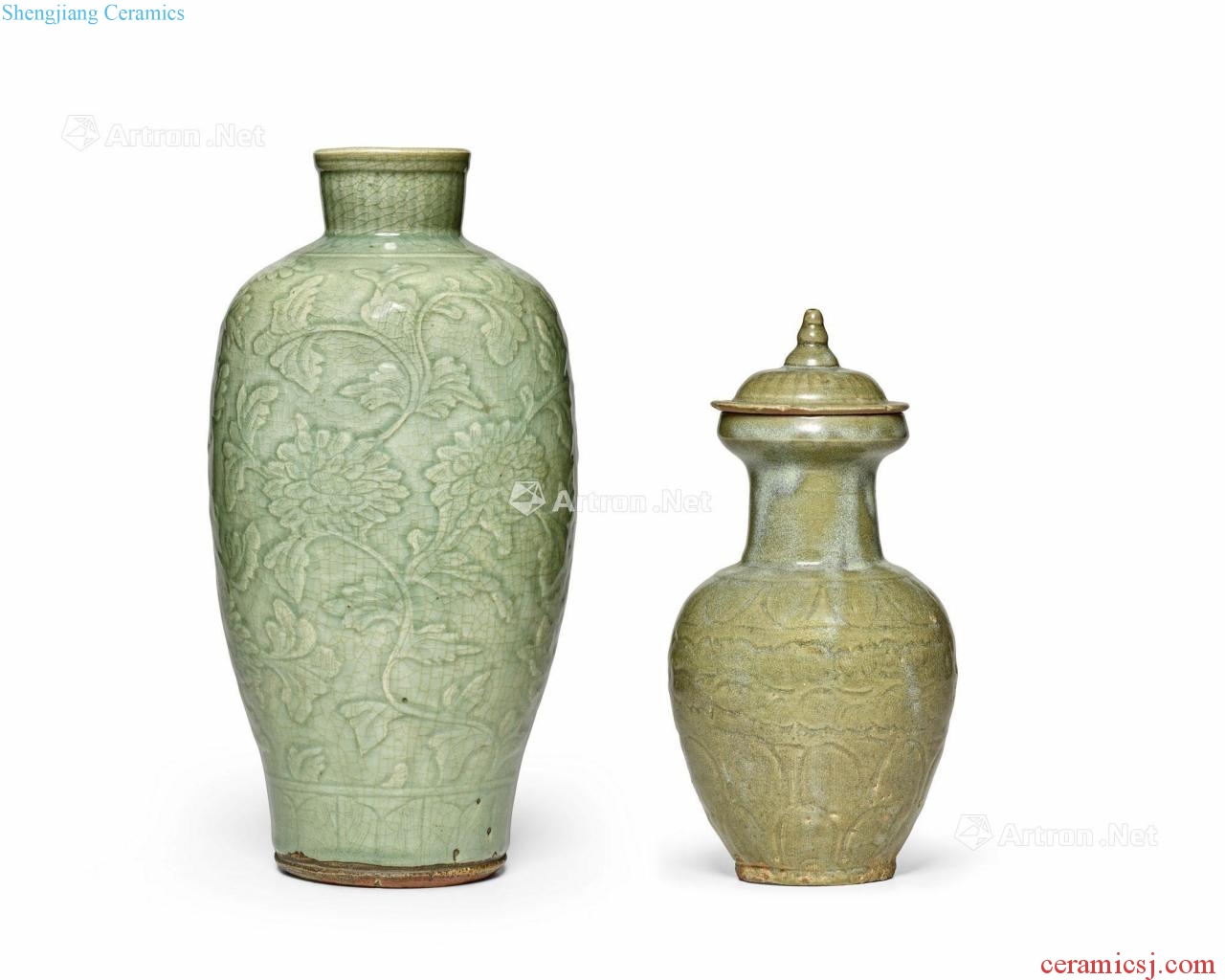 Ming Longquan celadon green glaze chrysanthemums grain bottle