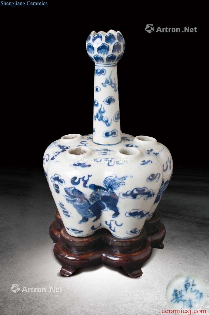 Qing dynasty blue-and-white five Kong Rui lion even type bottle (even)