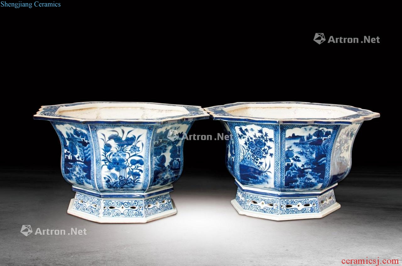 qing Blue and white landscape pattern flower edge basin (a)