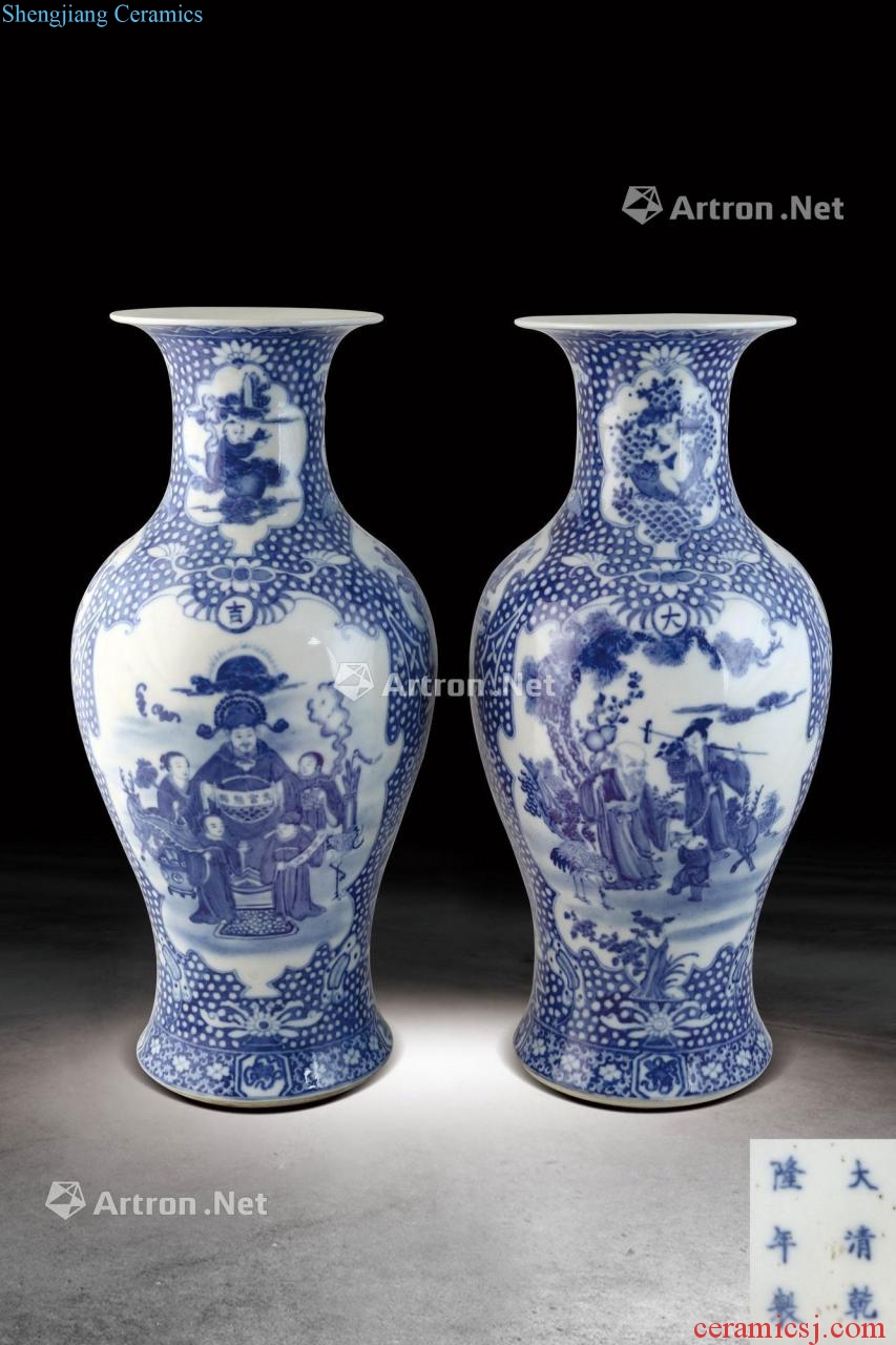 Qing porcelain medallion cheongwan blessed bottle (a)