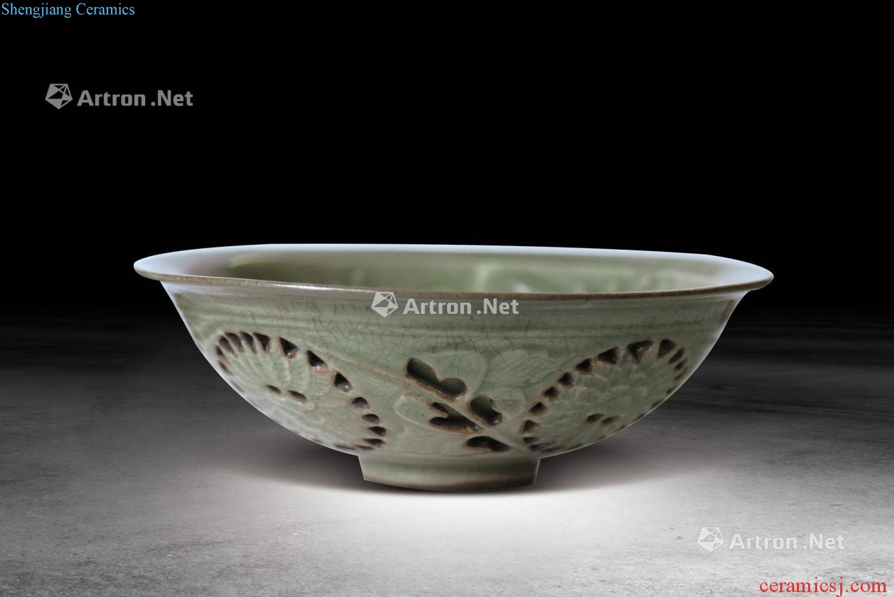 Song and yuan Longquan celadon bowls of carve patterns or designs on woodwork