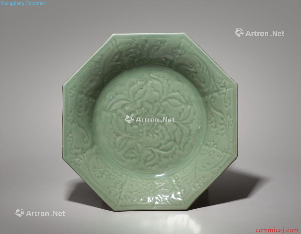Early Ming dynasty Longquan celadon glaze hand-cut eight square plate
