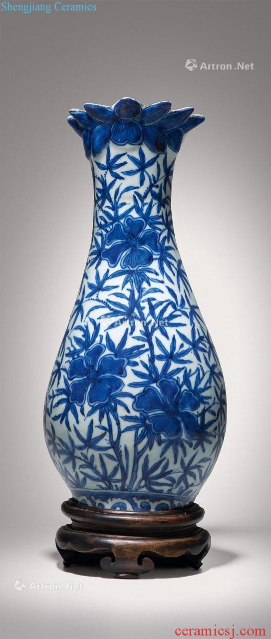 Ming wanli Blue and white flower grain bottle mouth wall flower