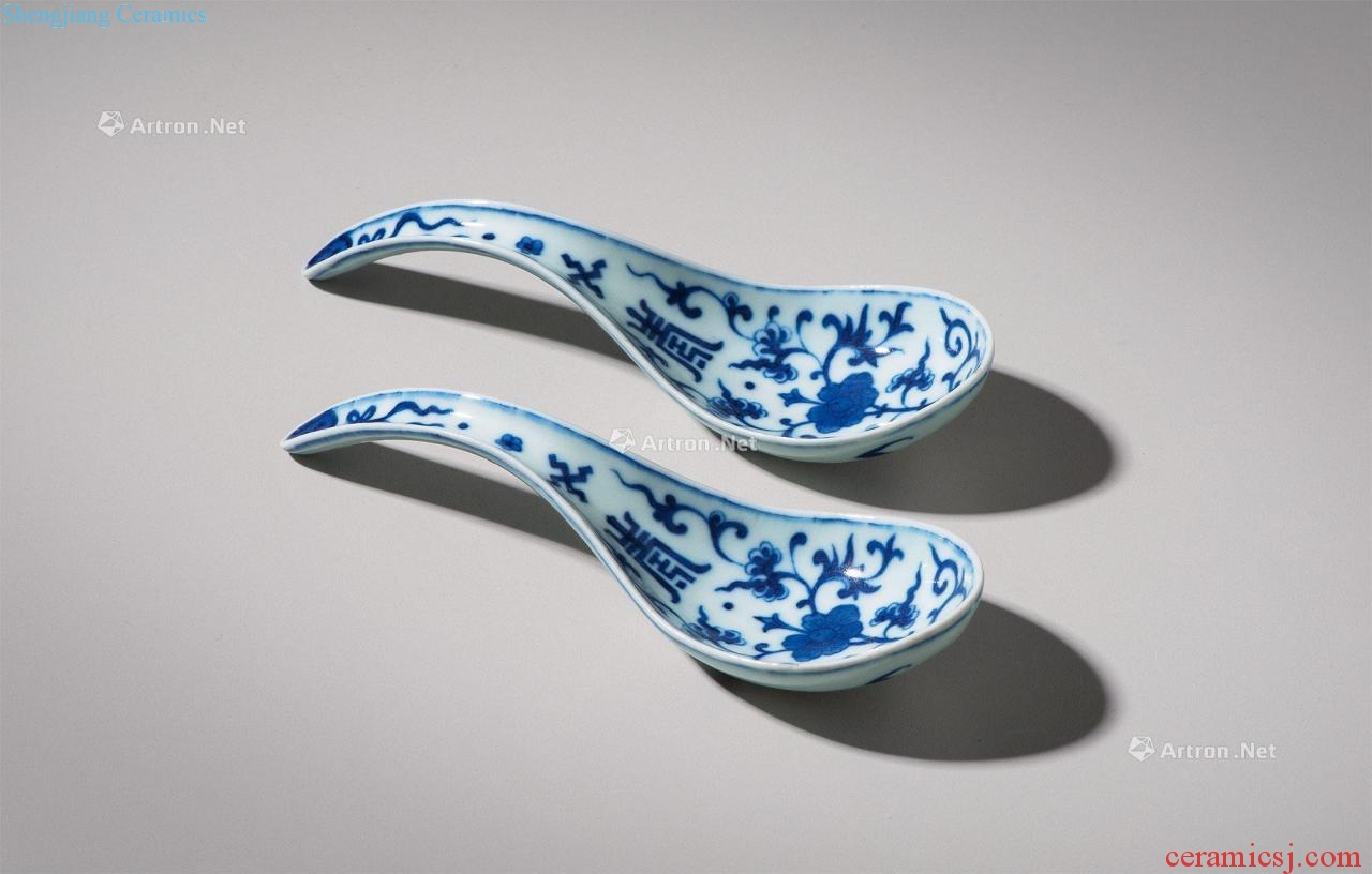 Qing jiaqing Blue and white flower grain spoons (a)