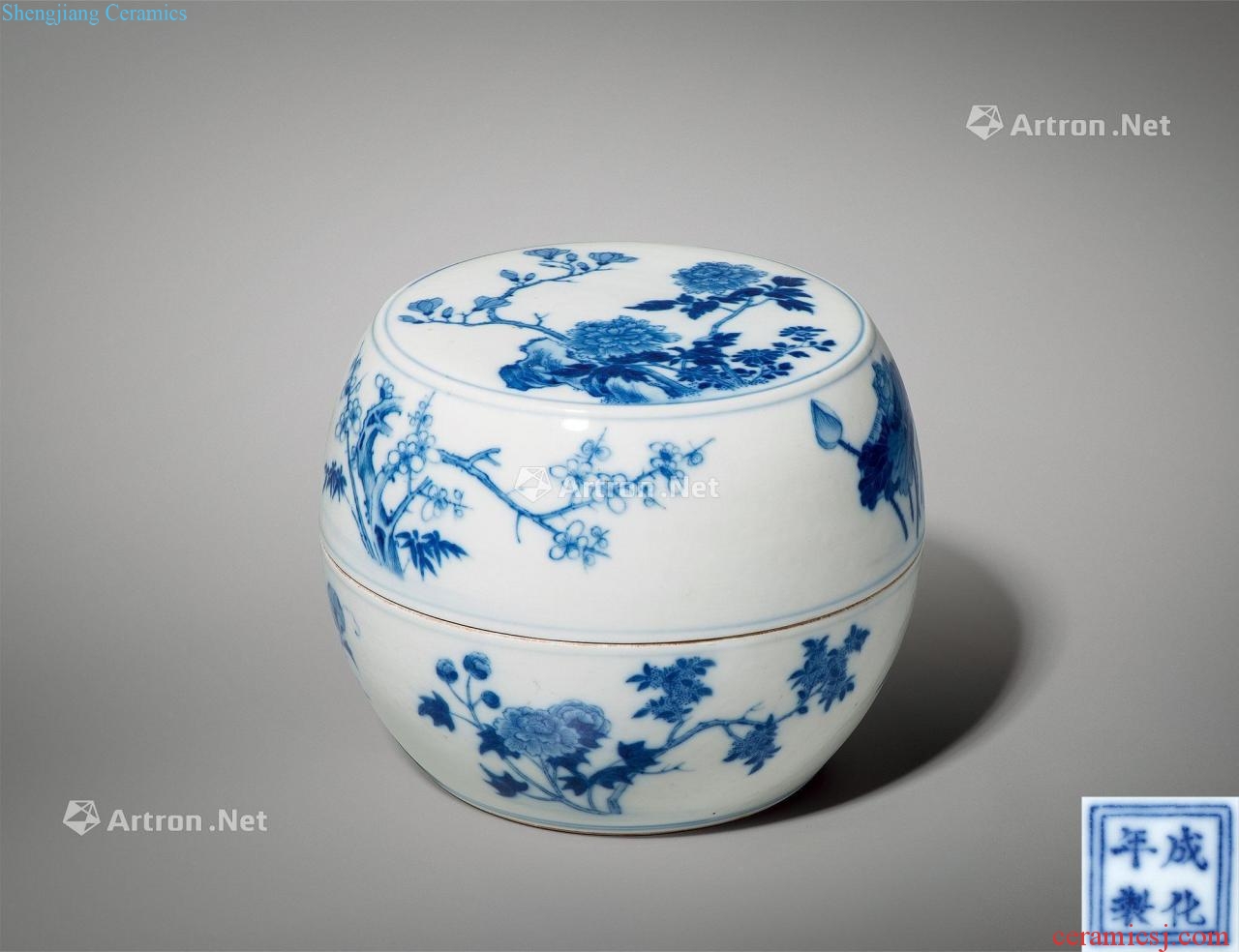Mid qing Blue and white four seasons flower grain drum cover box