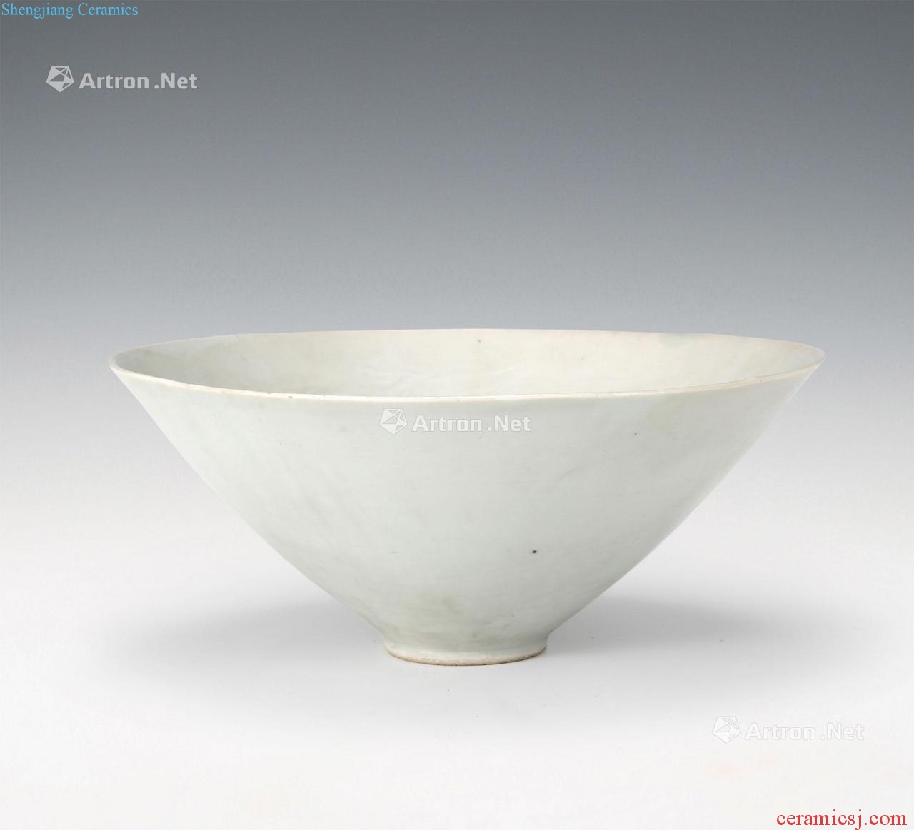 Yuan, Ming Green white glazed carved bowl