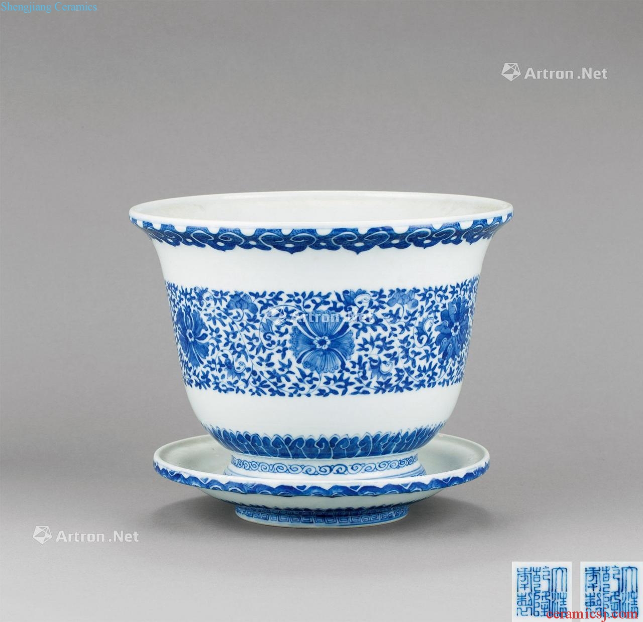In late qing dynasty Blue and white flower grain flowerpot
