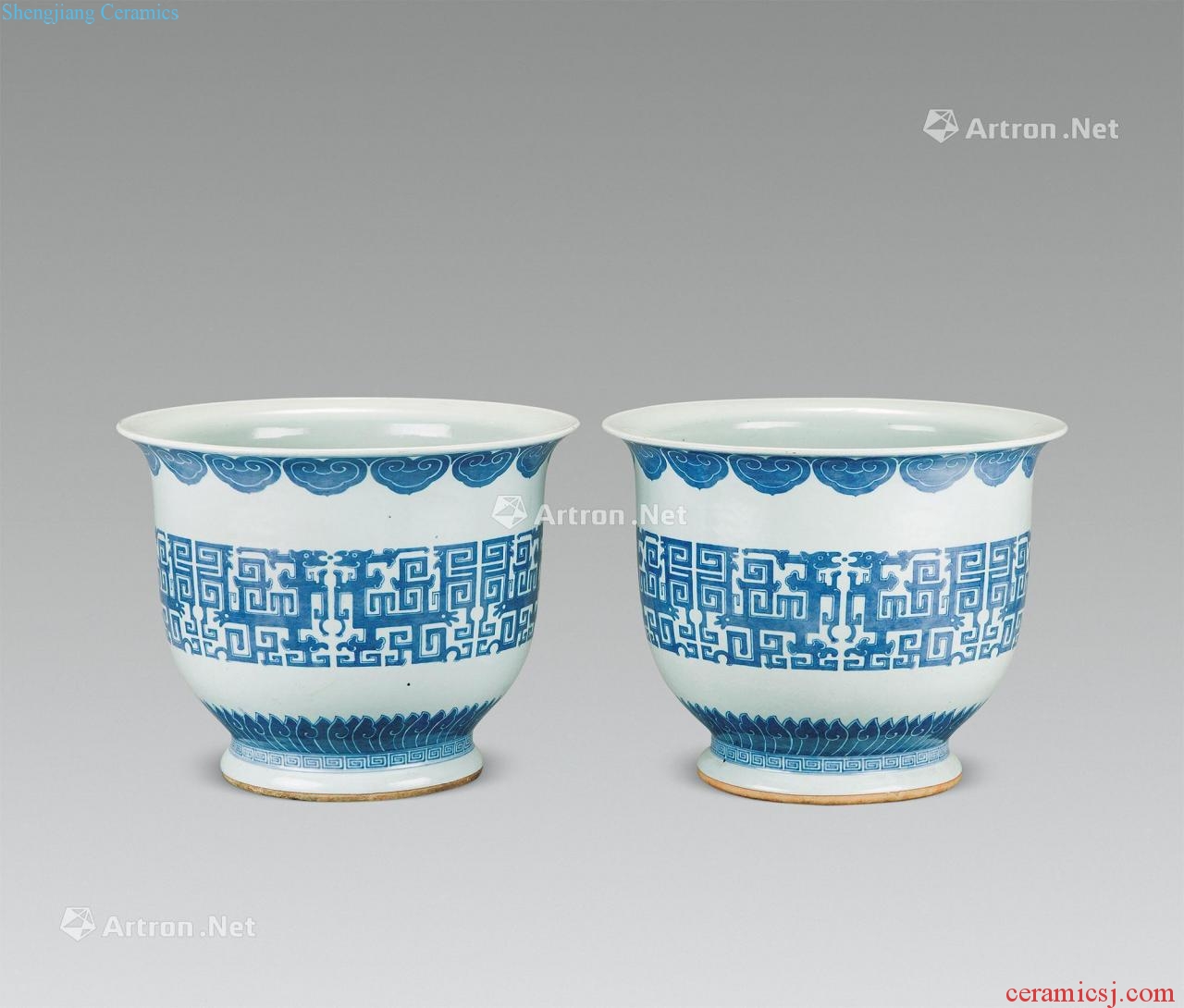 In late qing dynasty Blue and white dragon grain big pot (a)
