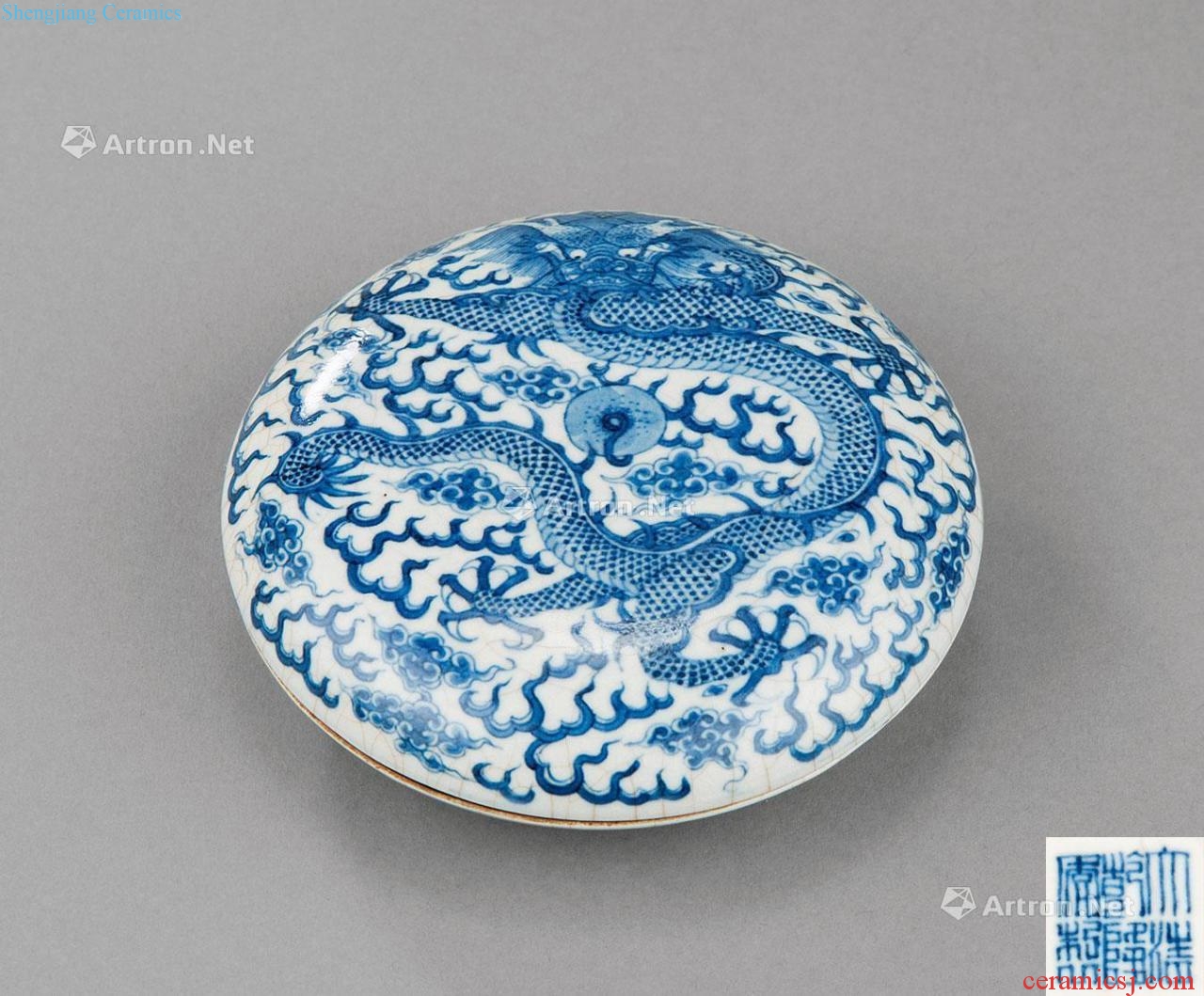 In the qing dynasty Blue and white dragon incense boxes