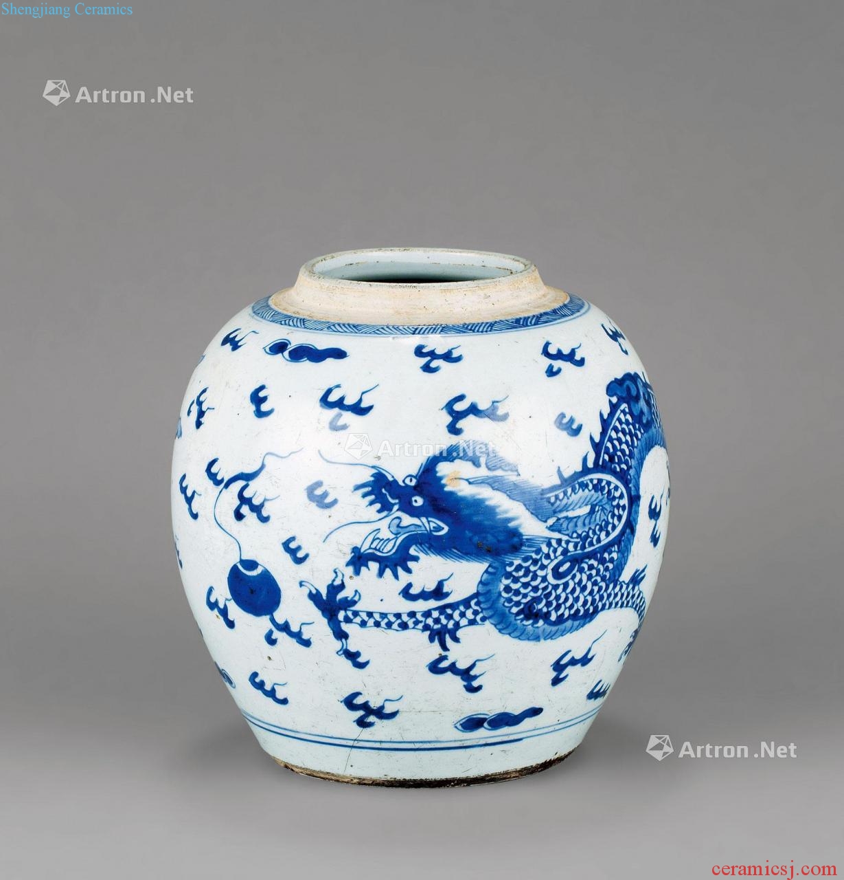 In the qing dynasty Blue and white dragon tank