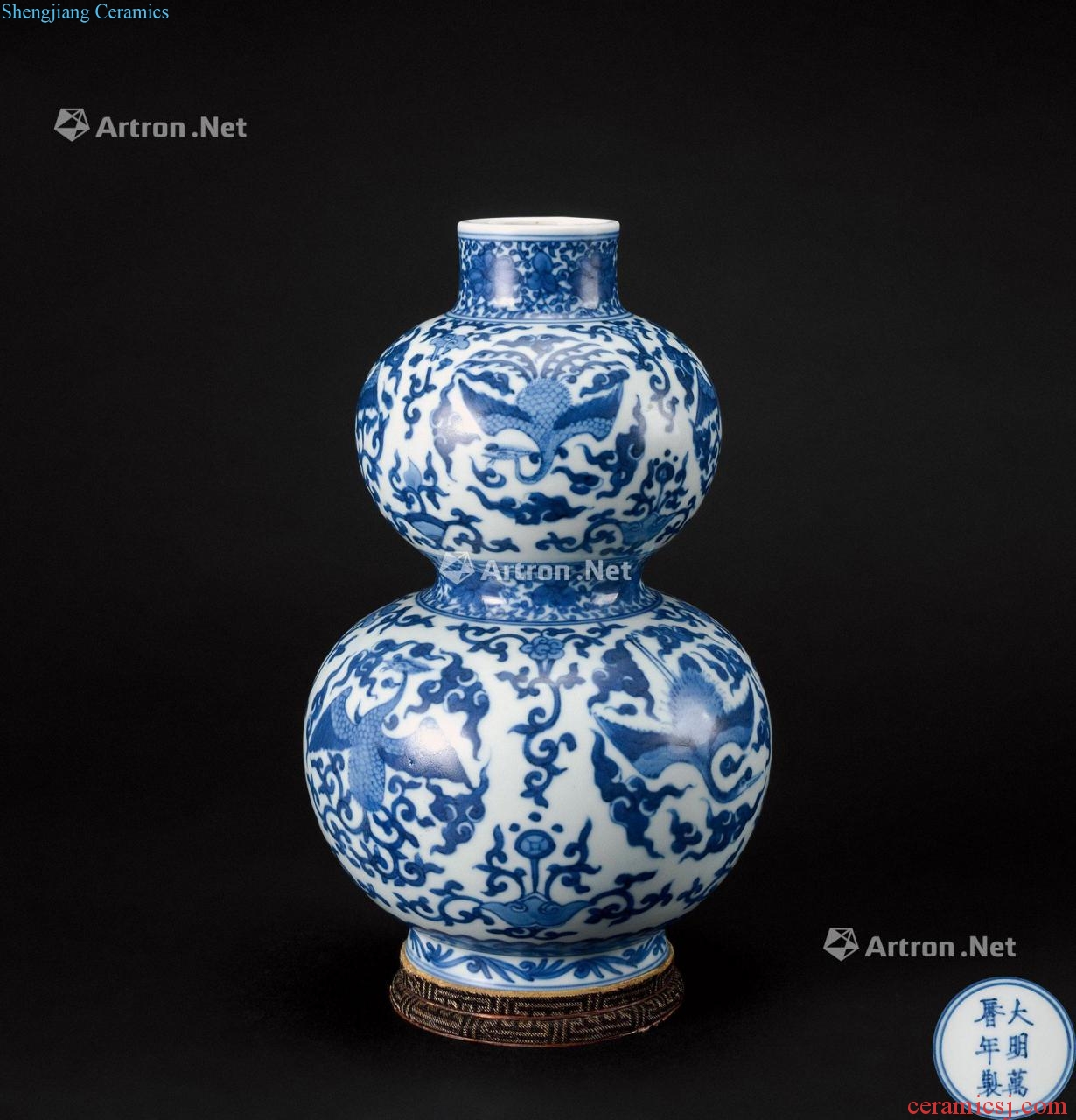 In the qing dynasty Blue and white chicken groups crane grain bottle gourd