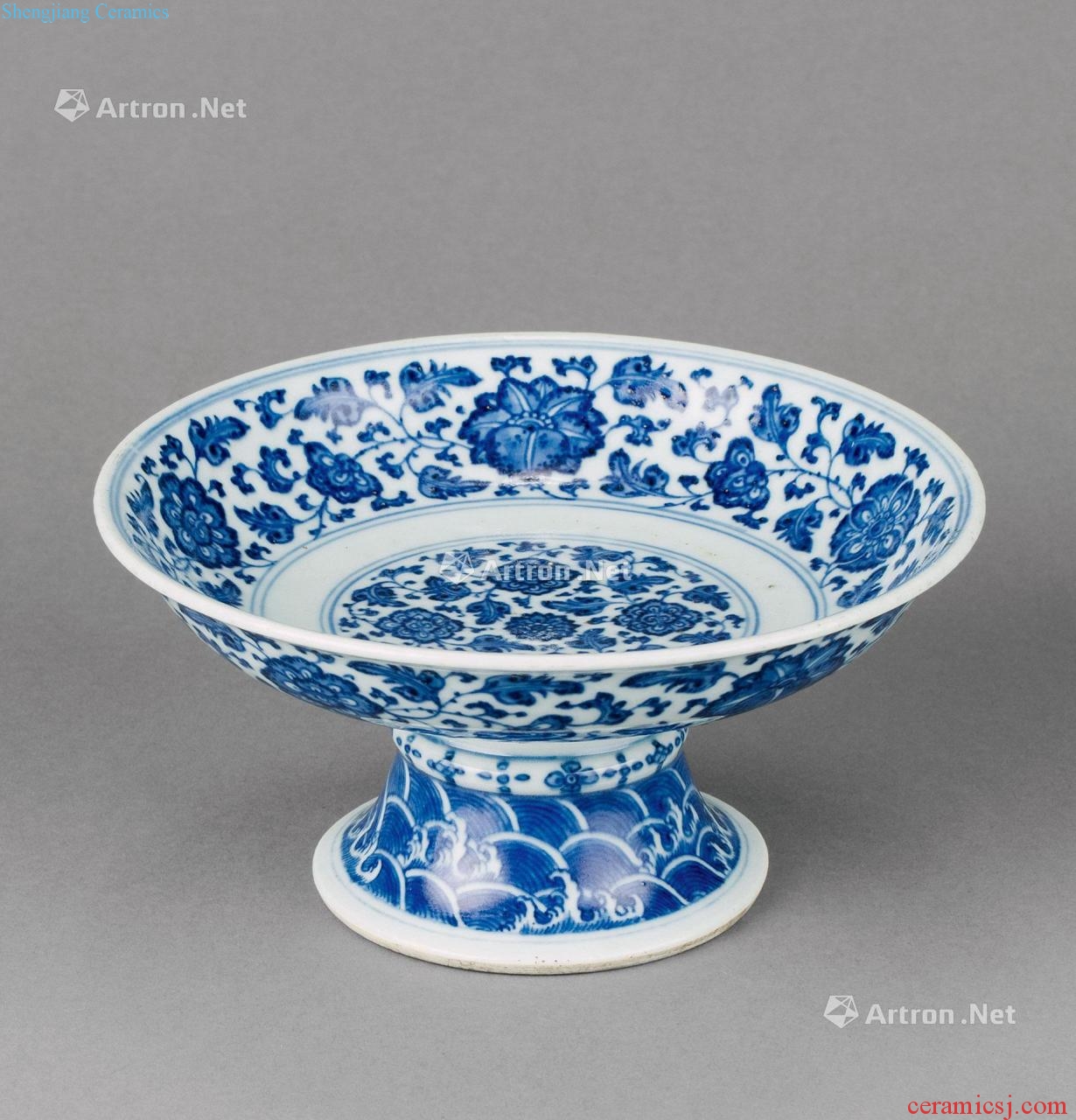 Qing qianlong Blue and white flower grain bound branches high foot plate