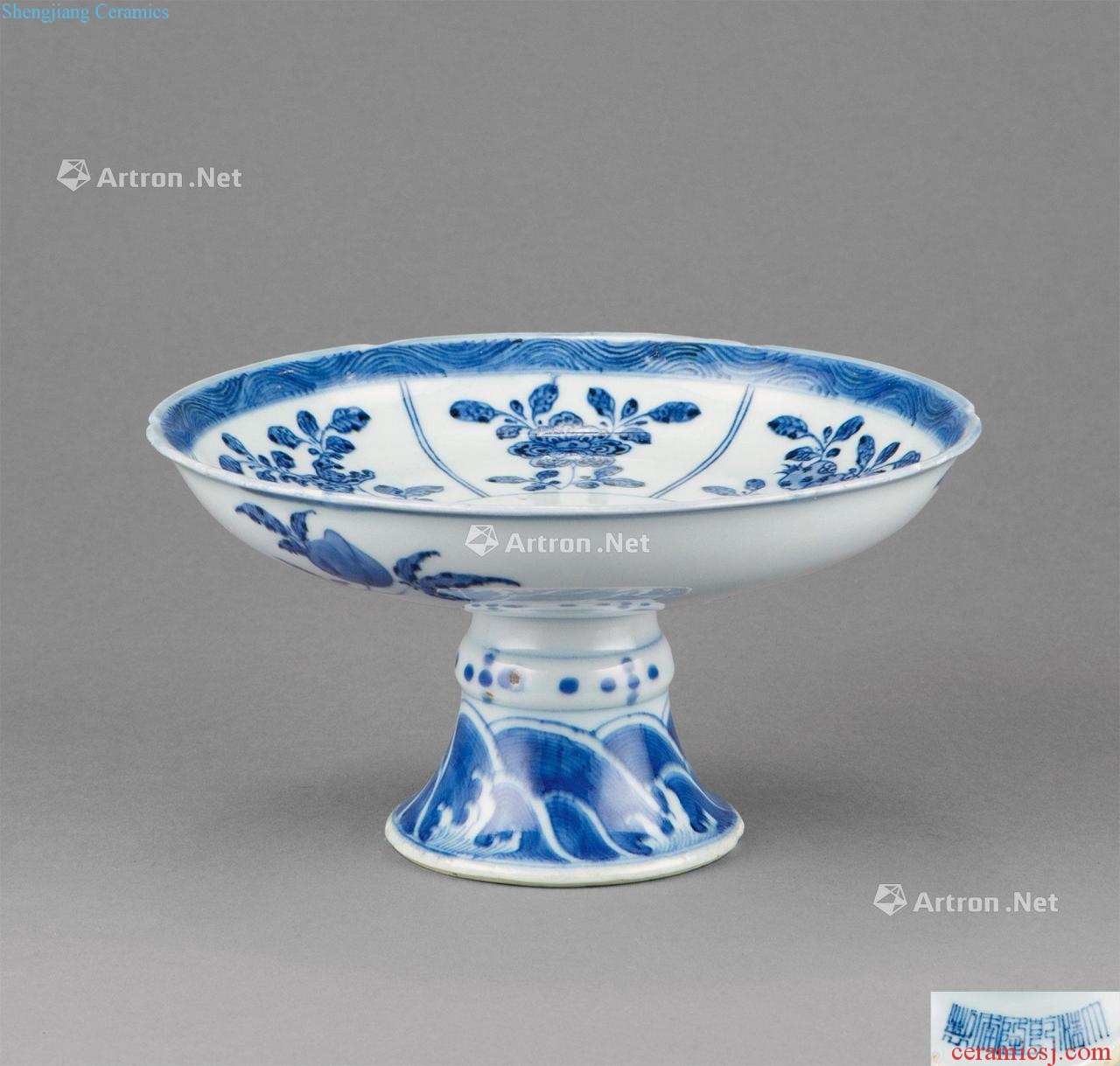 In the qing dynasty Blue and white flowers and grain high foot plate