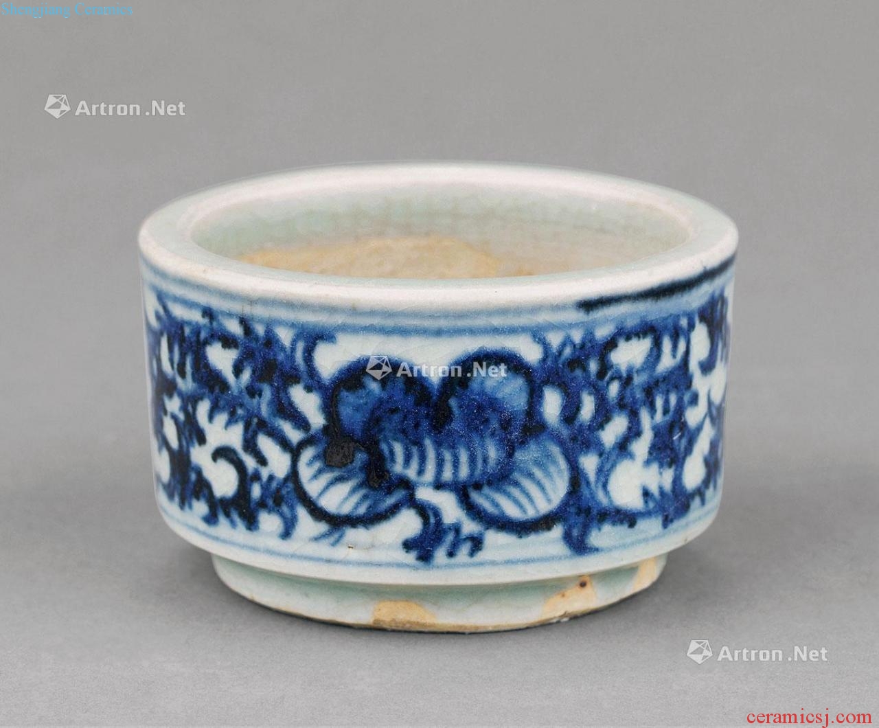 In the Ming dynasty Blue and white flower grain small incense burner