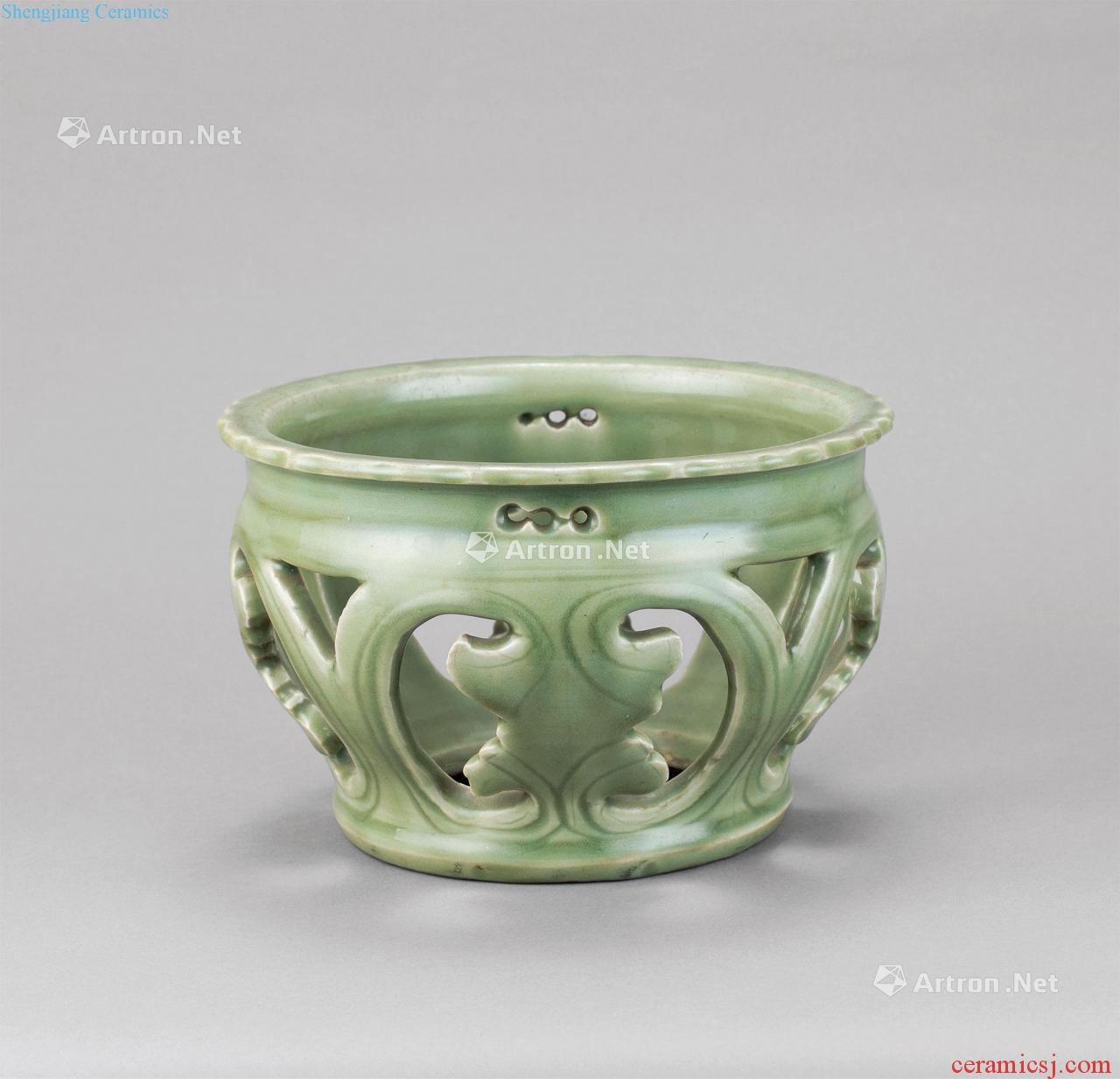 The yuan dynasty - the Ming dynasty Longquan celadon hollow out flowers