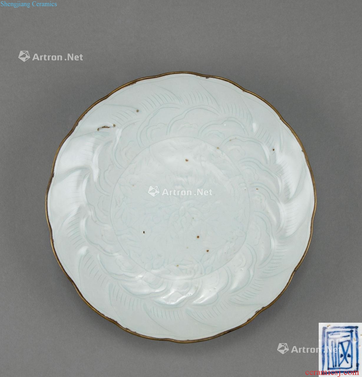The late Ming dynasty Copper clad bluish white porcelain carved flower grain flower head plate