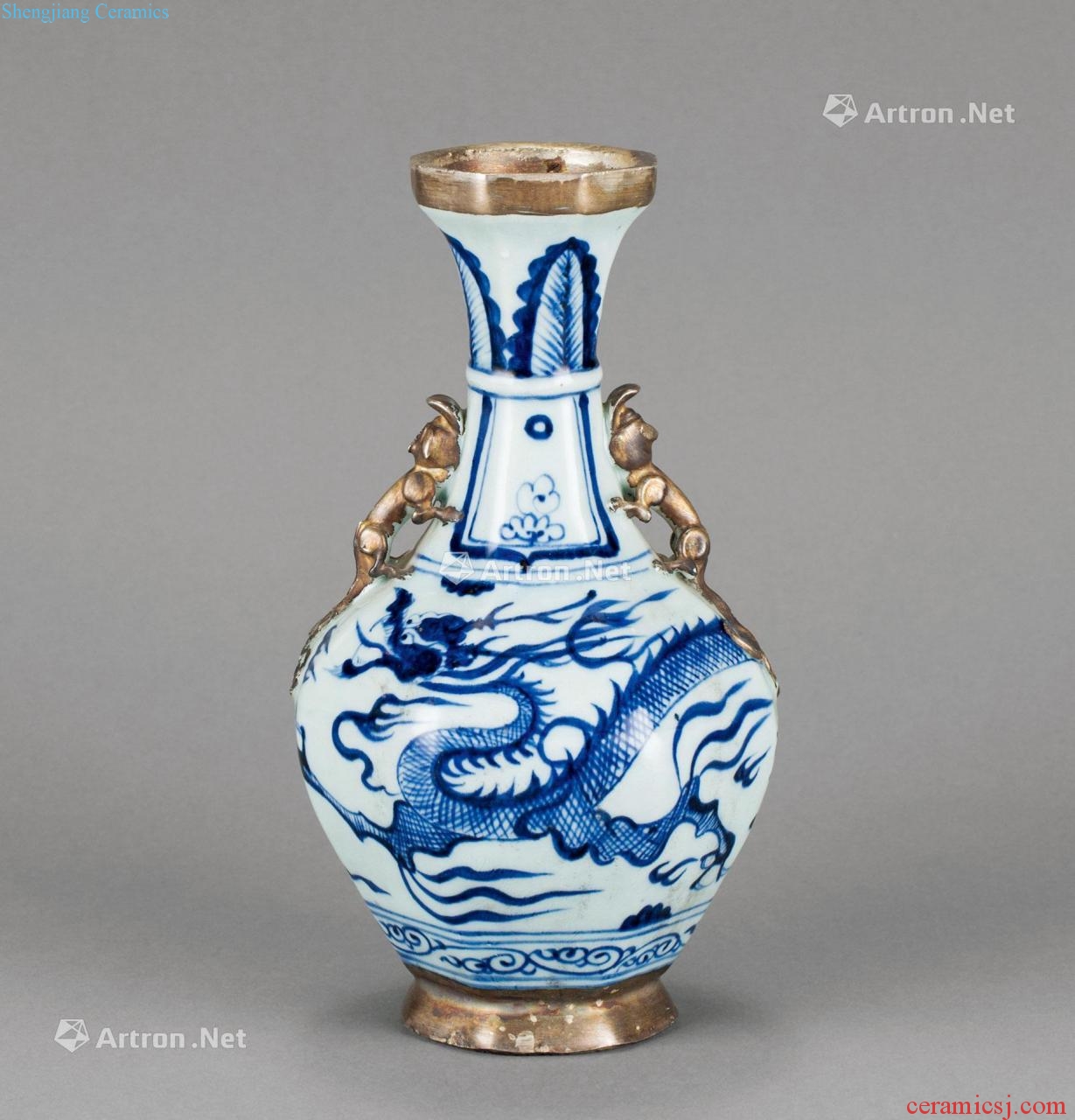 The yuan dynasty Blue and white dragon double beast ear anise bottle