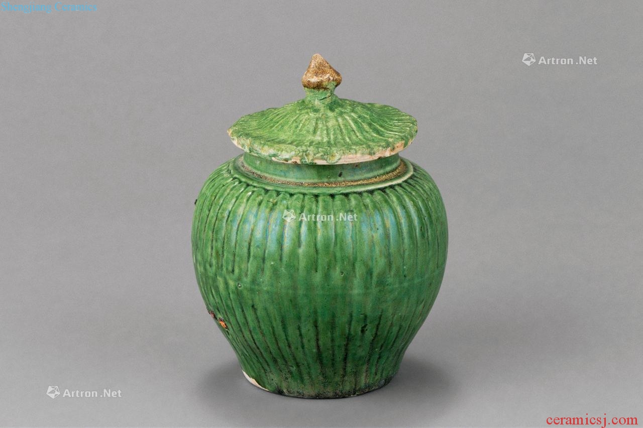 The song dynasty Green glaze chrysanthemum petals lines cover tank