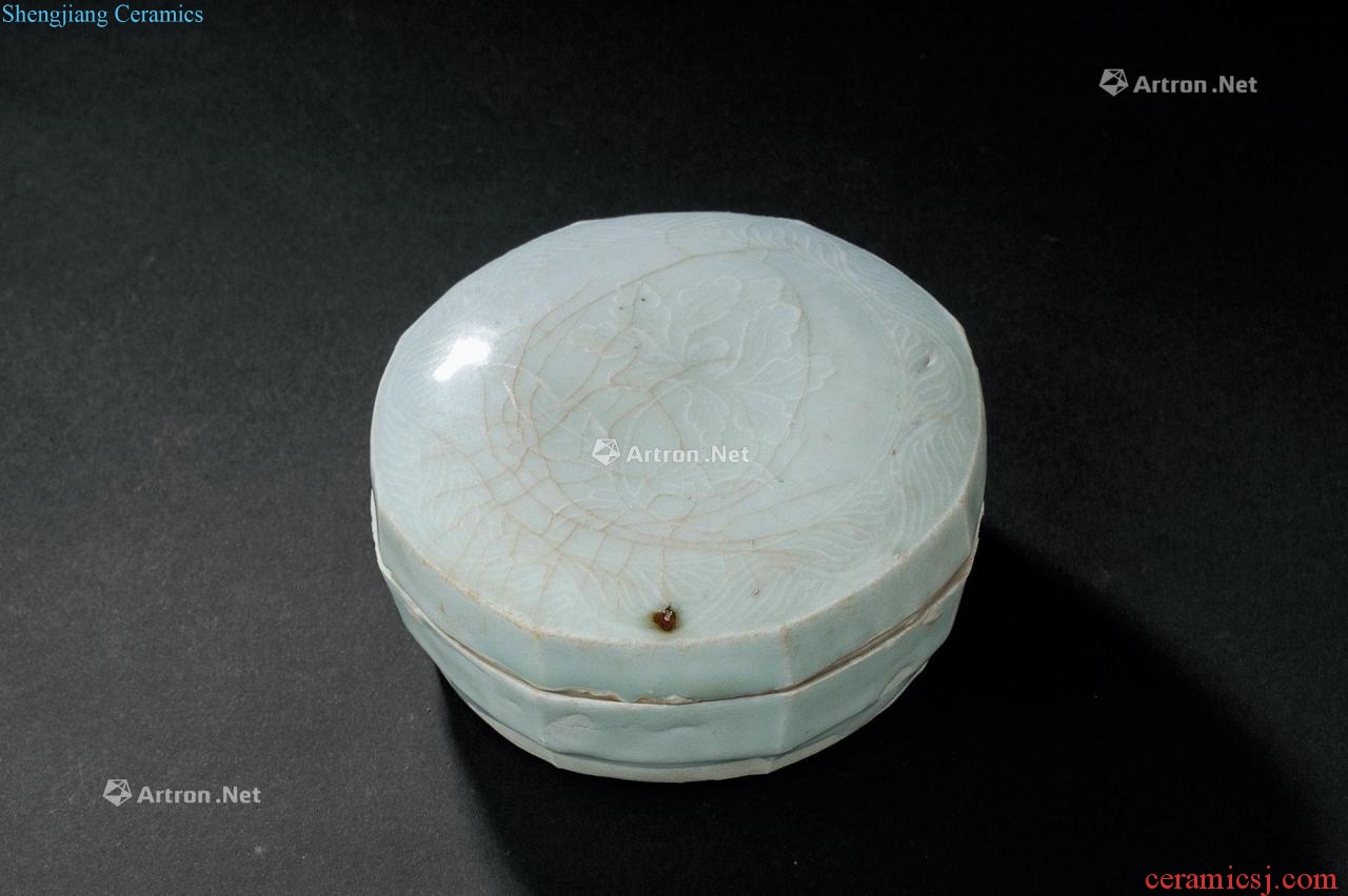 The song dynasty green flower grain octagon incense box