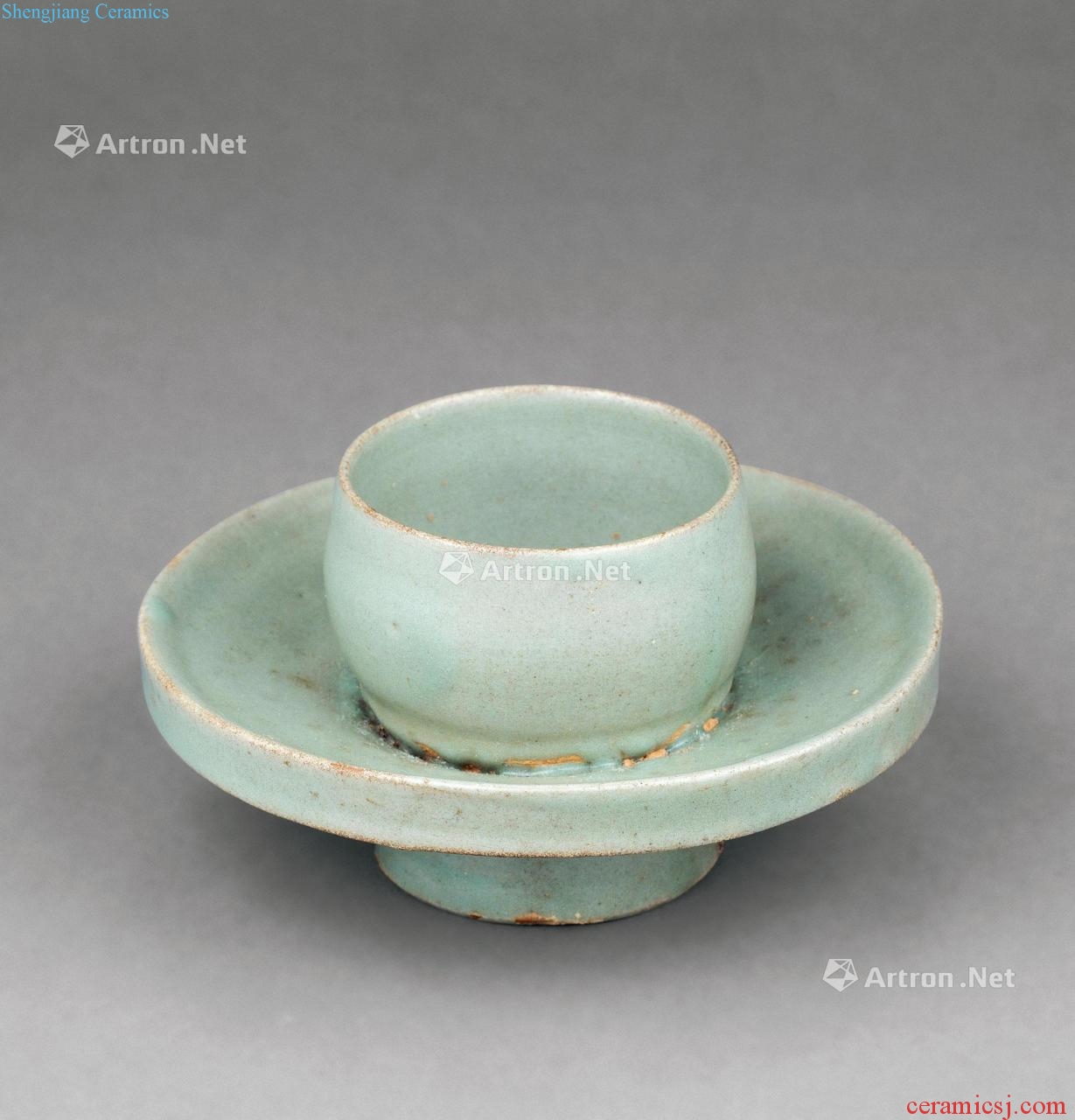 The song dynasty Longquan celadon bracket light