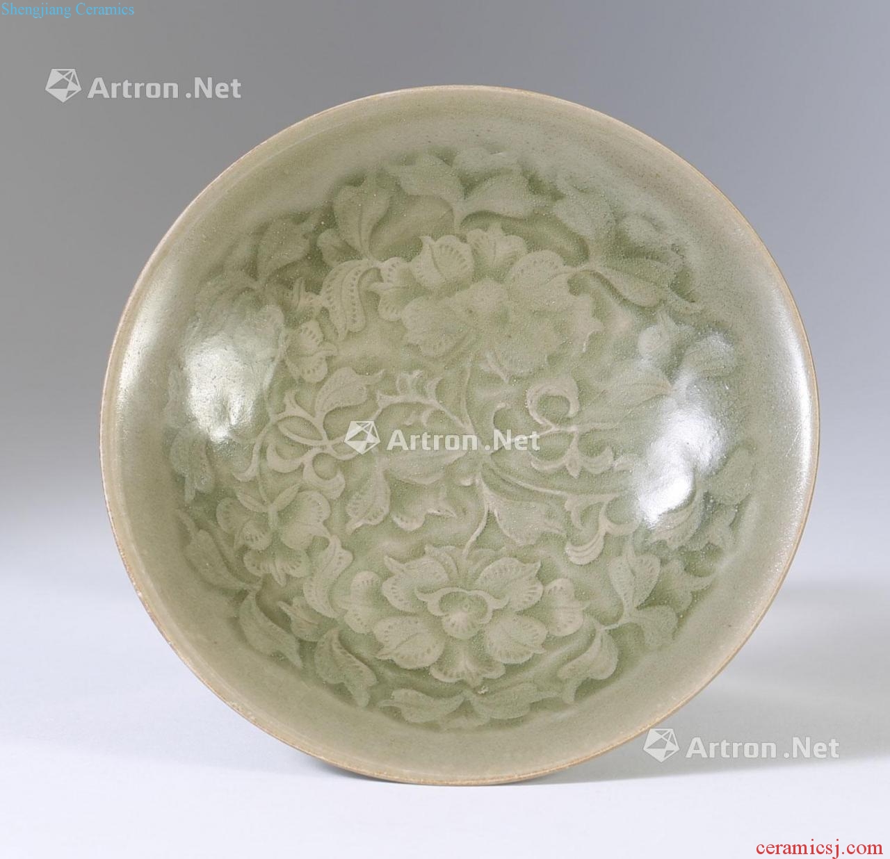 The song dynasty Longquan celadon peony green-splashed bowls