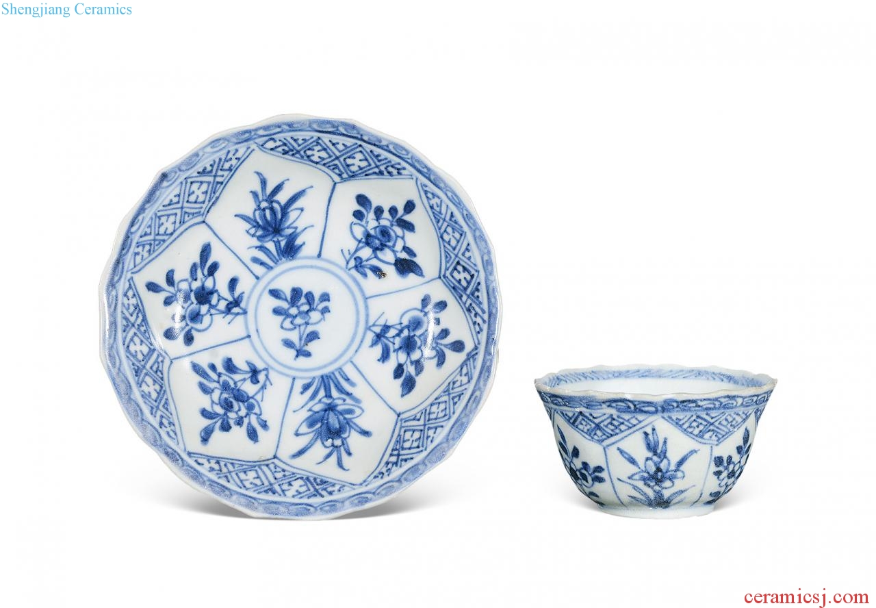 Blue and white floral cup, the qing emperor kangxi disc (two)