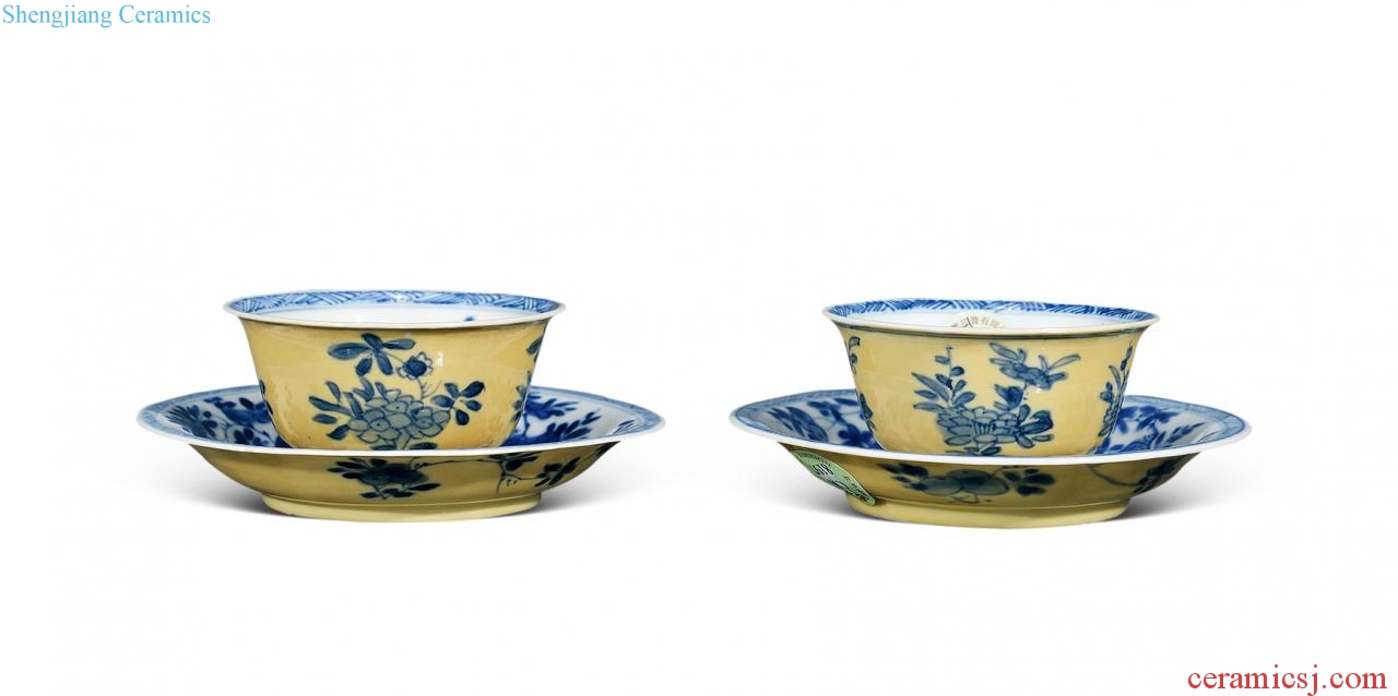 Blue and white floral cup, the qing emperor kangxi (2 sets)