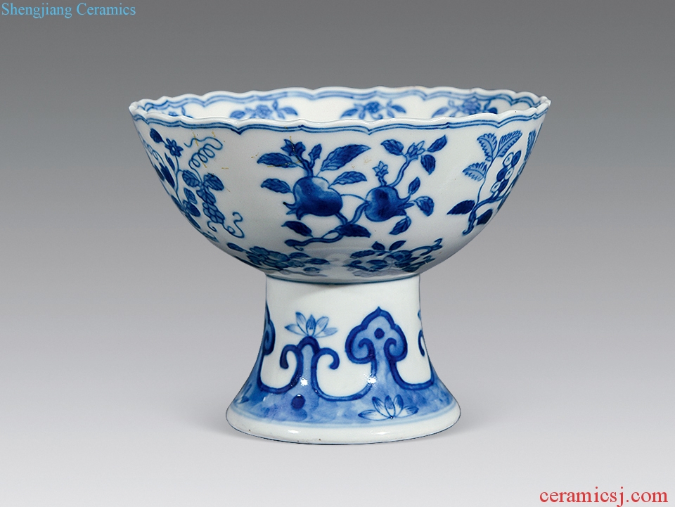 Mid qing Blue and white sanduo footed flower bowl