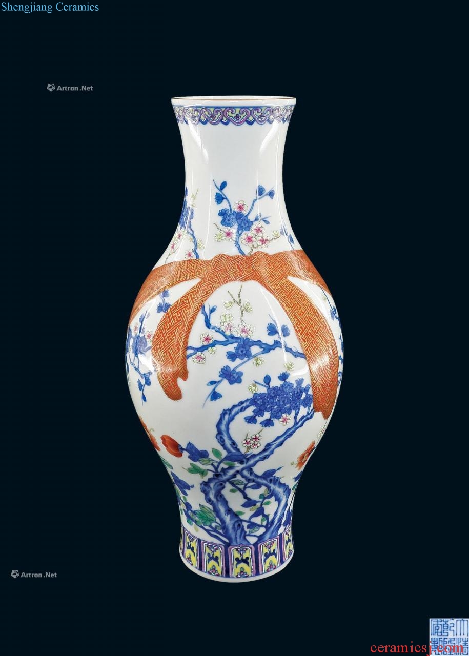 Qing emperor qianlong years Blue and white enamel baggage olive bottle