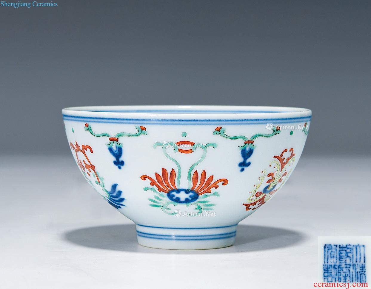 Qianlong bowl of blue and white color design decorative pattern
