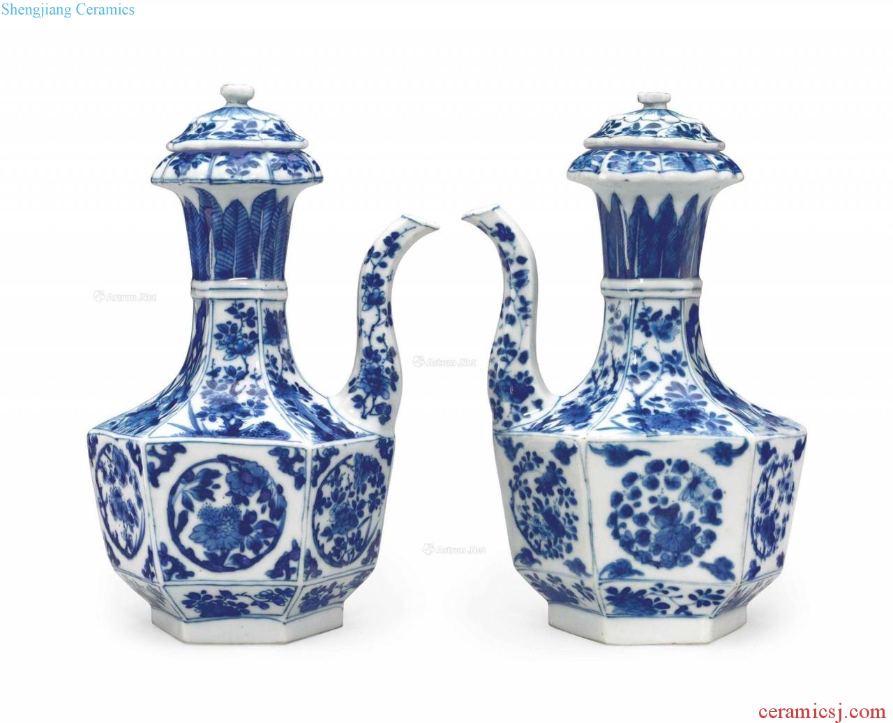 Kangxi period, 1662-1722 - A PAIR OF BLUE AND WHITE EWERS AND COVERS