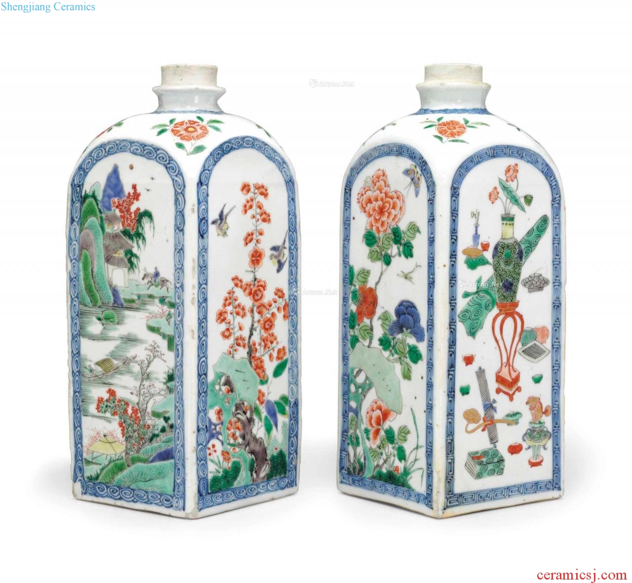 Kangxi period, 1662-1722 - A PAIR OF FAMILLE VERTE SQUARE BOTTLES