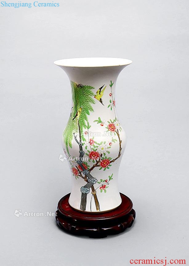 Qing powder enamel vase with flowers