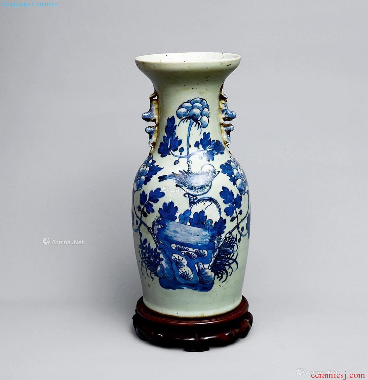 Qing dynasty blue and white floral design (one hundred and fifty)