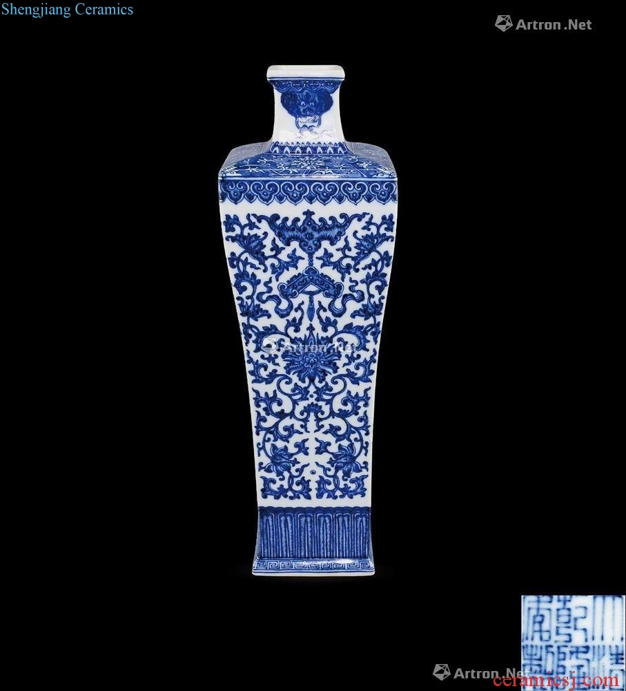 Qing qianlong Blue and white tie passionflower grain square bottles