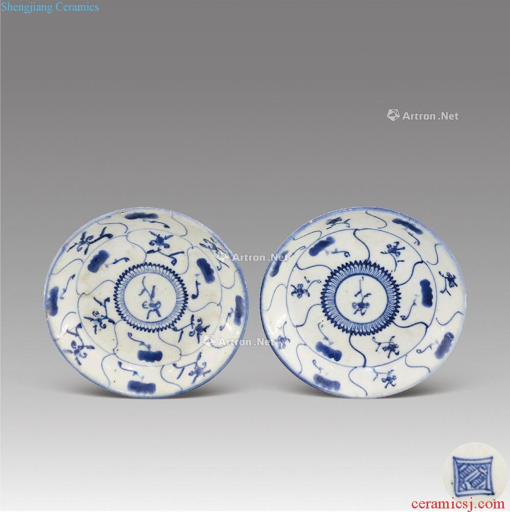 Mid qing Blue and white ganoderma lucidum flower pattern plate (a)