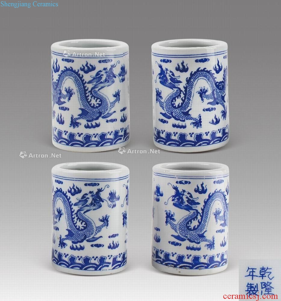 Blue and white dragon pen container