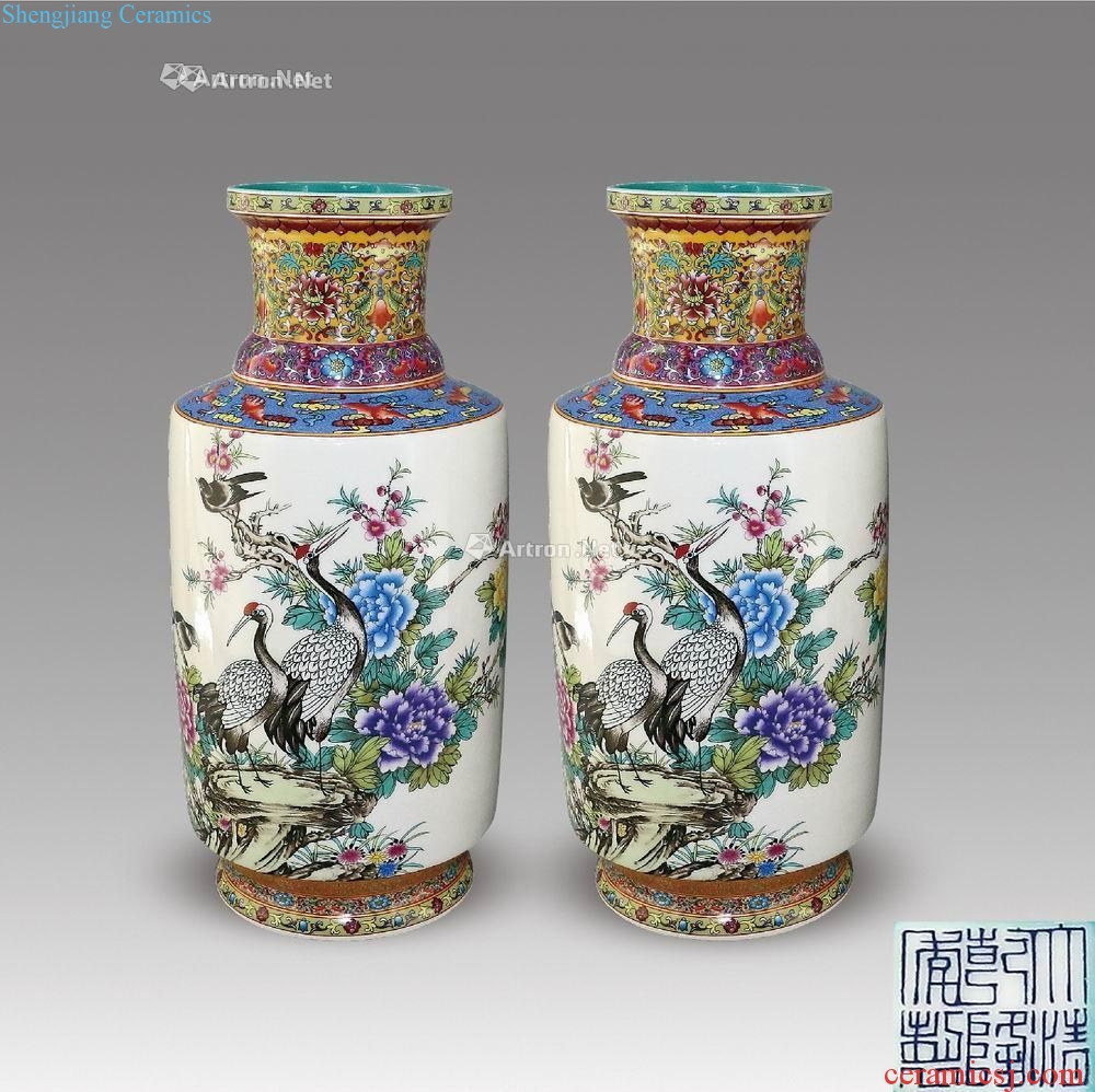 Qing qianlong powder enamel wooden stick bottle (a)