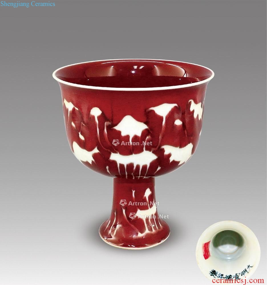 Daming jintong Dark red glaze white carved flower grain footed cup