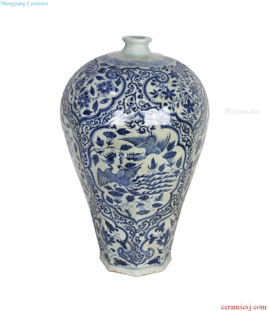 In the Ming dynasty Blue and white medallion flowers grain eight arrises plum bottle