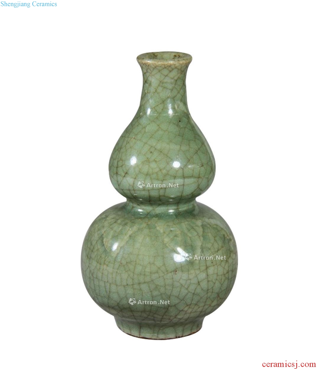 In the Ming dynasty Longquan celadon gourd bottle