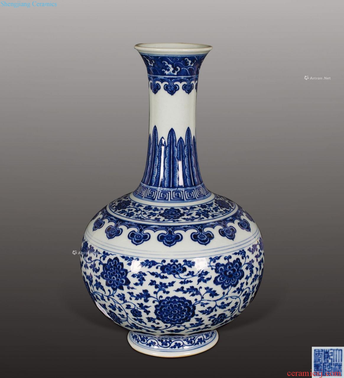 Qing qianlong Blue and white lotus flower design