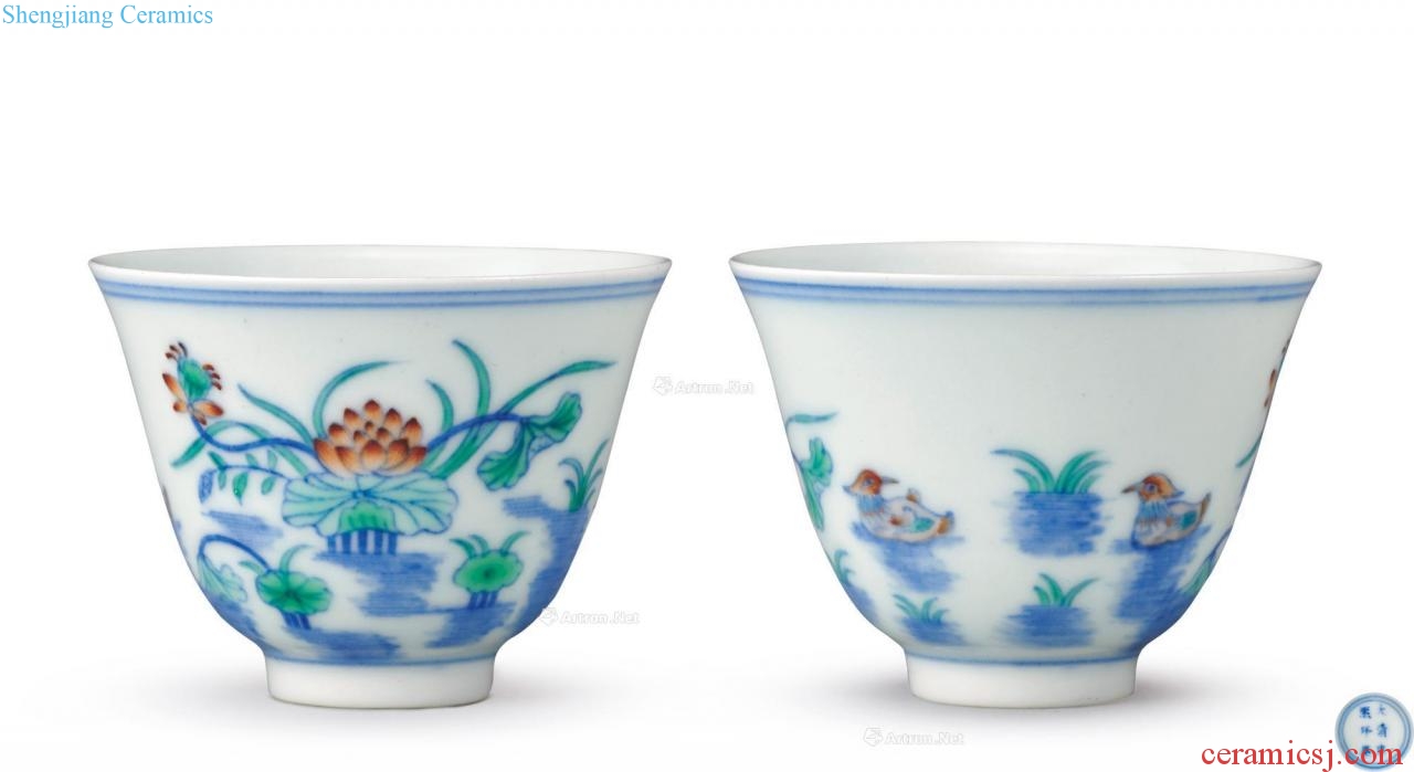 The qing emperor kangxi bucket color lotus pond yuanyang cup
