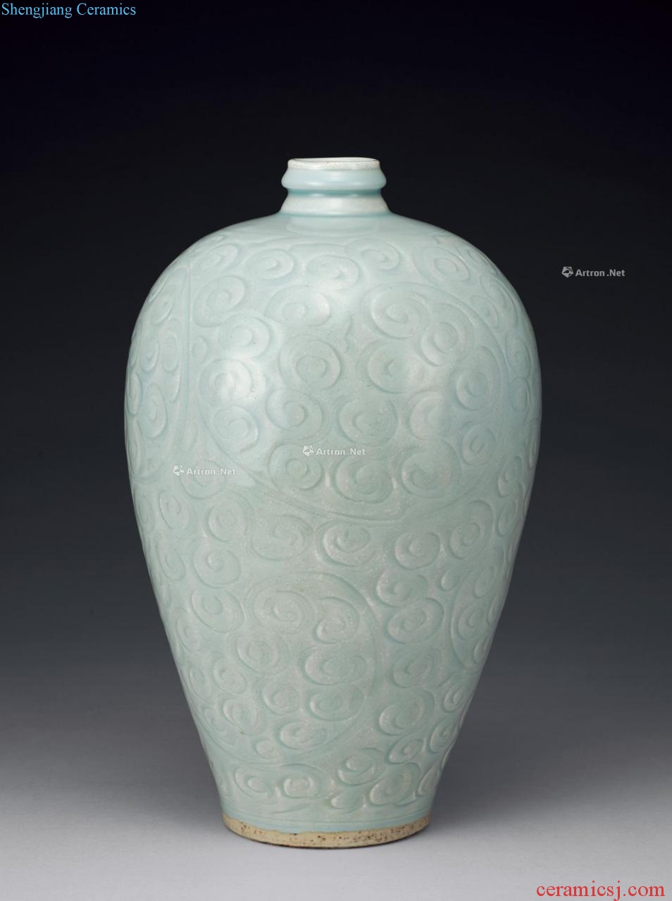 The southern song dynasty blue white porcelain hand-cut volume grass grain mei bottle