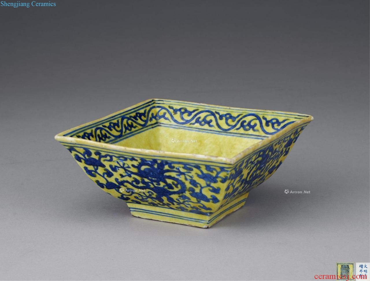 Ming jiajing Yellow blue and white dragon square bowl