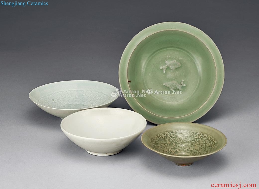 Ming Celadon Pisces tray, etc. (4)